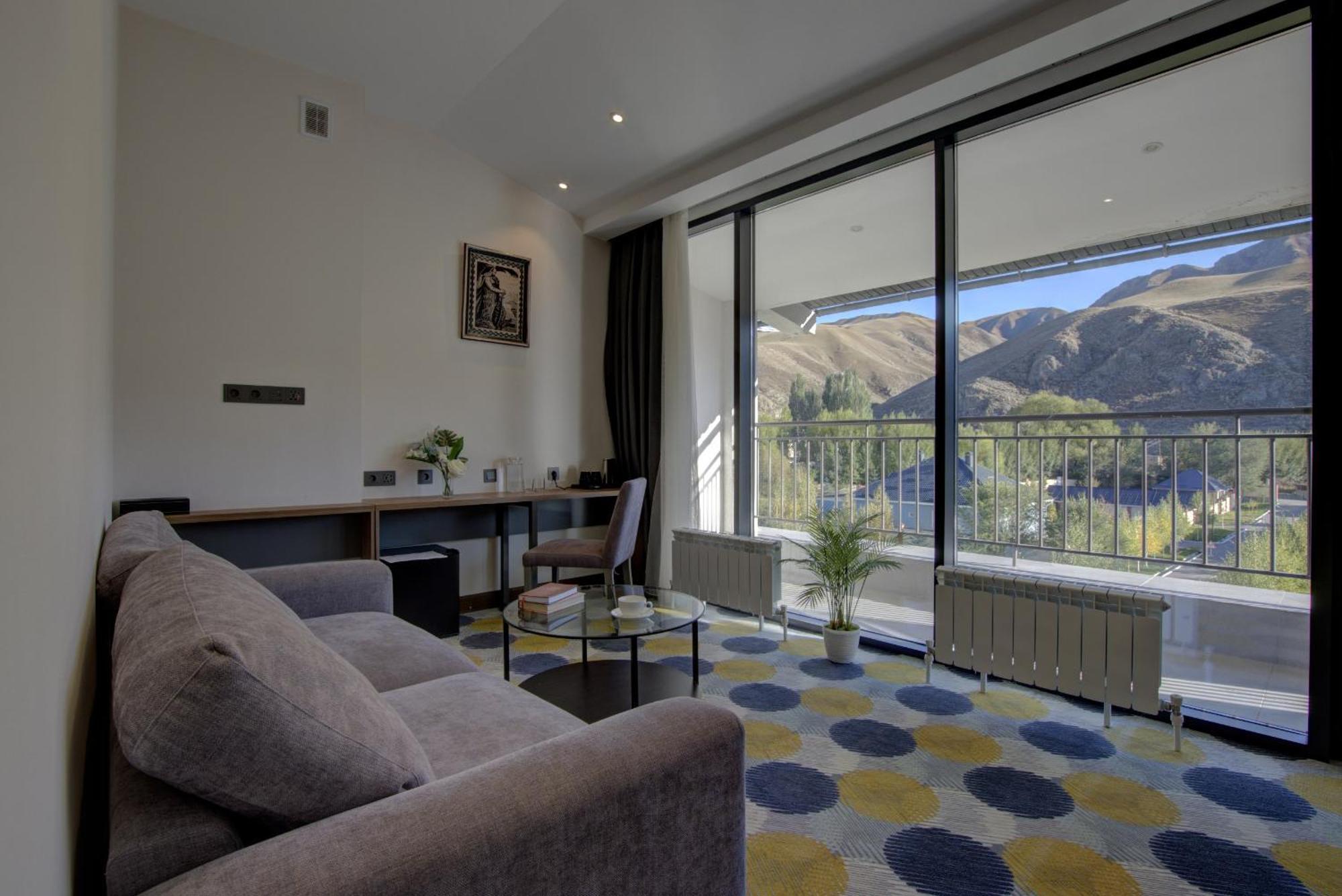 Naryn Grand Khan Tengri 4* מראה חיצוני תמונה