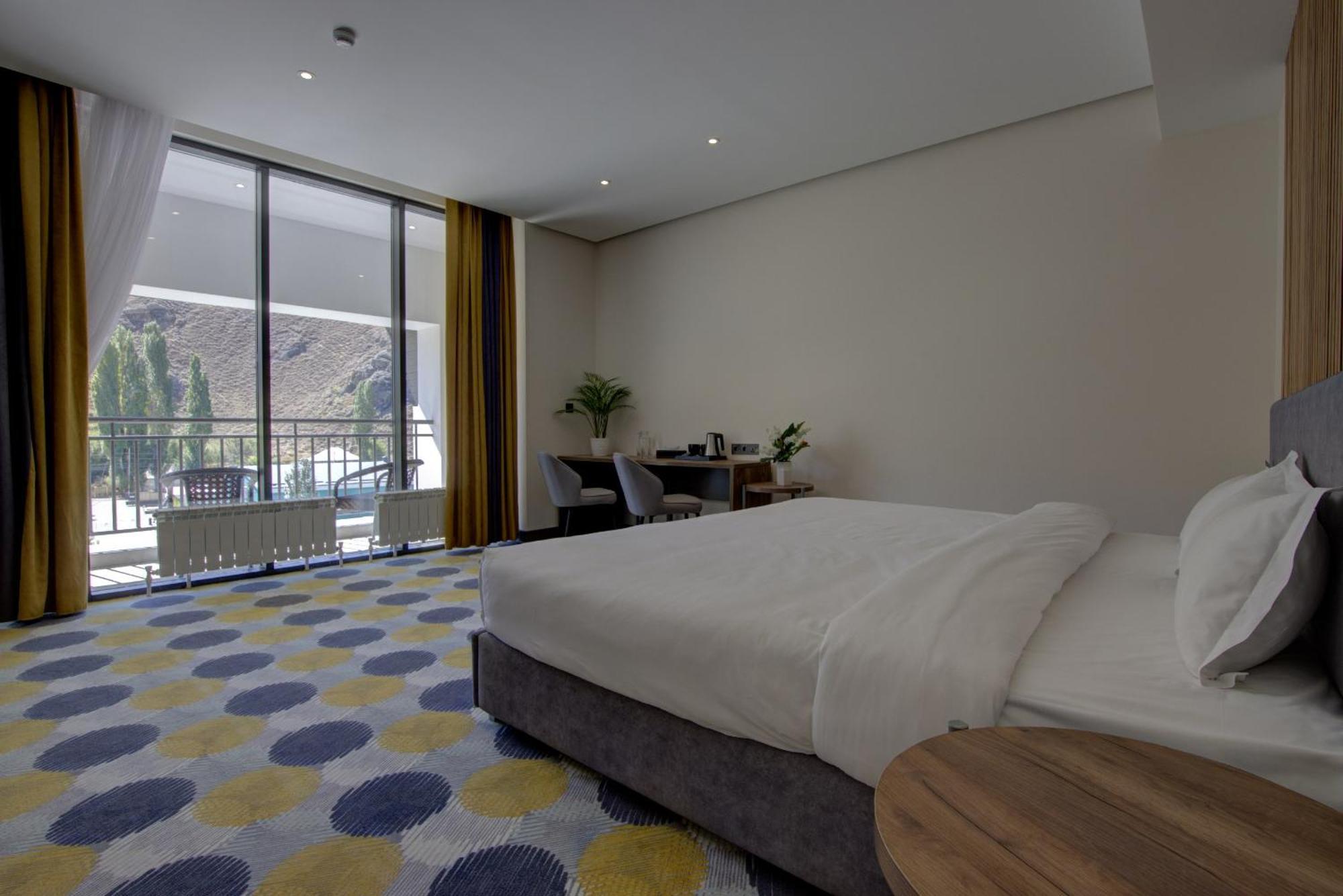 Naryn Grand Khan Tengri 4* מראה חיצוני תמונה
