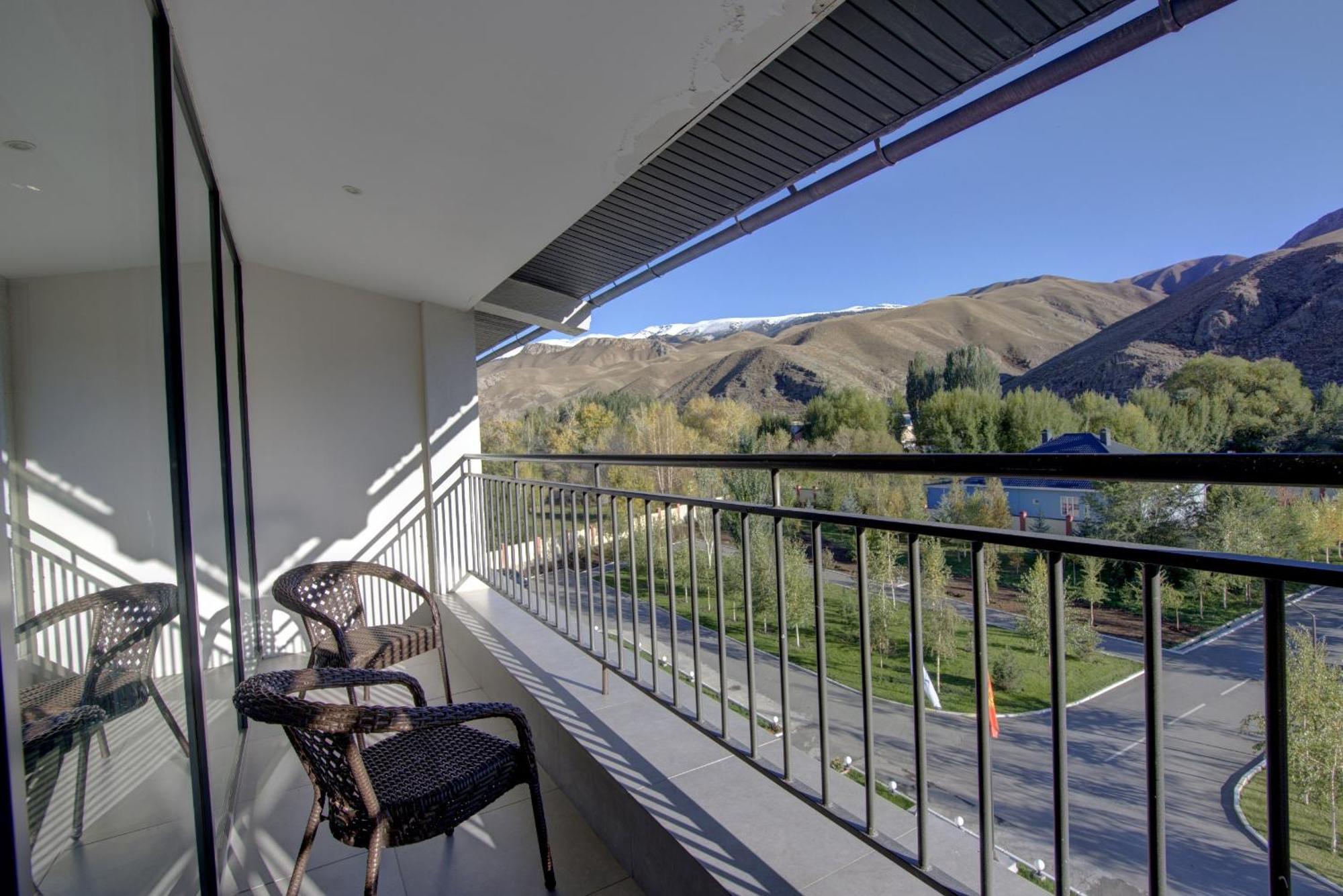 Naryn Grand Khan Tengri 4* מראה חיצוני תמונה
